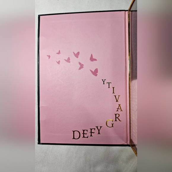 NIB Wicked Sock Box Set With Embroidered Design - Picture 3 of 6